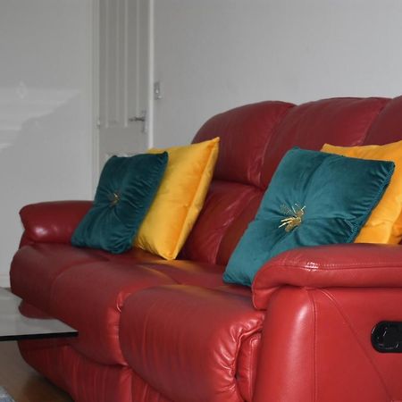 Classy Campbell Park Apartment, Balcony & Free Parking 米尔顿凯恩斯 外观 照片