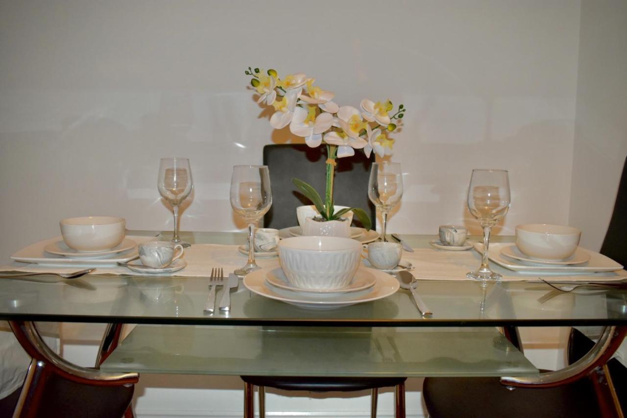 Classy Campbell Park Apartment, Balcony & Free Parking 米尔顿凯恩斯 外观 照片