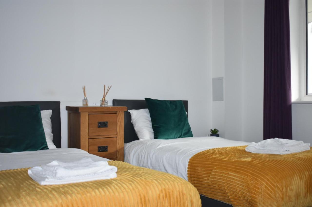 Classy Campbell Park Apartment, Balcony & Free Parking 米尔顿凯恩斯 外观 照片